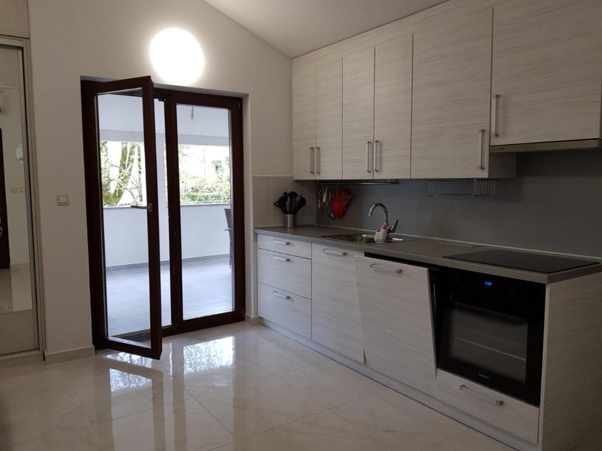 Relax Zone III Apartment Malinska Bagian luar foto