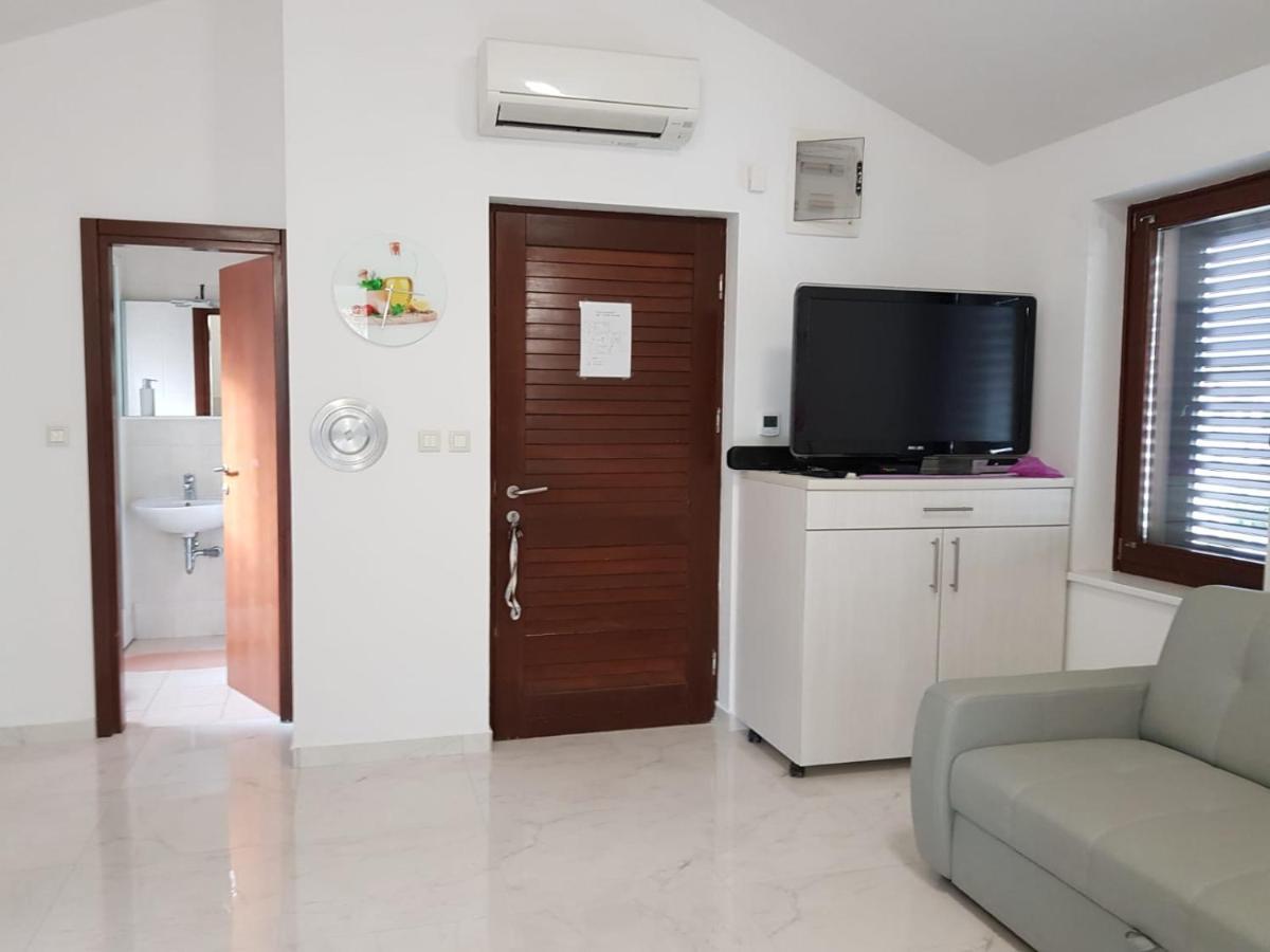 Relax Zone III Apartment Malinska Bagian luar foto